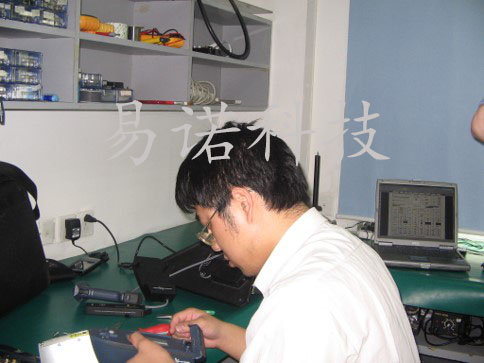 1575961503324900.jpg 工程師現(xiàn)場維修.jpg